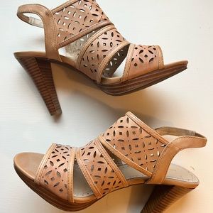 Adrienne Vittadini size 8 heals